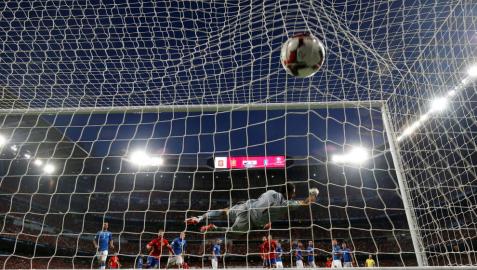 España convence y se dirige con paso firme hacia el Mundial