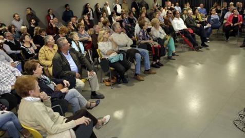 Comerciantes y vecinos asistieron al foro para debatir los cambios que el Ayuntamiento ha previsto para la avenida Pío XII. Comerciantes y vecinos asistieron al foro para debatir los cambios que el Ayuntamiento ha previsto para la avenida Pío XII.