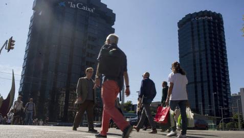 El Gobierno estudia un decreto que facilite la salida de empresas de Cataluña El Gobierno estudia un decreto que facilite la salida de empresas de Cataluña
