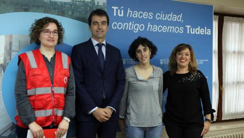 Una campaña solidaria reparte 420 tarjetas prepago para escolares Una campaña solidaria reparte 420 tarjetas prepago para escolares