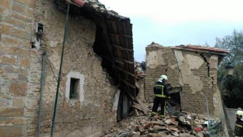 Imágenes de la explosión en una vivienda de Arazuri Galería de imágenes del derrumbe de una casa tras una explosión en Arazuri, Navarra