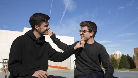 Universitarios en Pamplona que hablan en imágenes