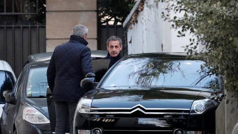 Acaba el interrogatorio bajo detención del expresidente de Francia Sarkozy