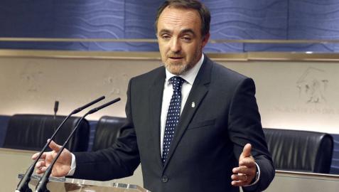 Javier Esparza pide al PSOE y a C's que
