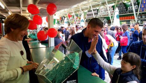 La tómbola abre con 360.000 premios directos y 24 vales de compra de 2.500 euros