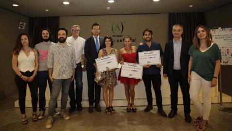 Acoyani Guzmán recoge el premio Joven de Relato Corto