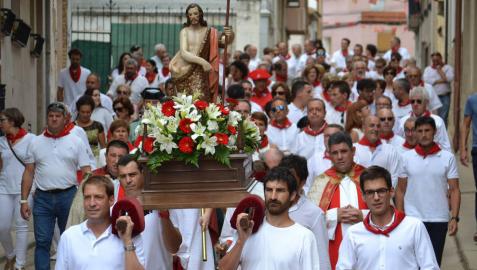 Mendavia arropa a su patrón en el día grande