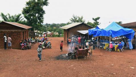 El brote de ébola en el Congo golpea a los niños