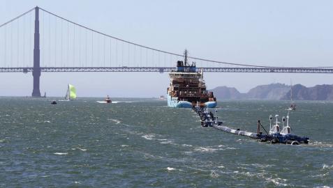 Una barrera flotante limpiará los desechos plásticos del océano