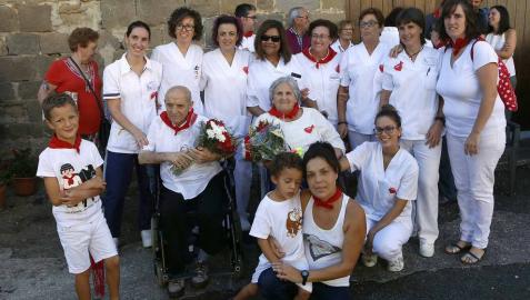 Sangüesa celebra el cuarto día de sus fiestas dedicado a los mayores, con homenaje, baile de la comparsa y encierro