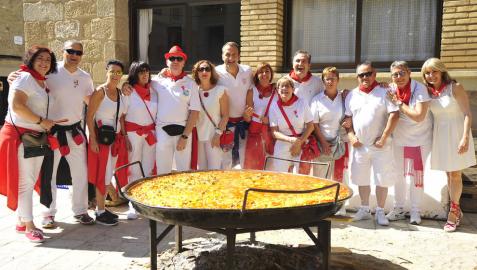 Una paella para trescientas personas en las fiestas de Olite