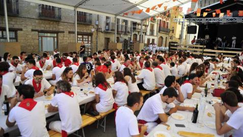 La juventud de Olite encara la recta final de las fiestas con una comida popular