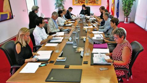 El Parlamento prevé gastar el año que viene 250.000 euros en cesantías