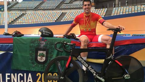 Juan Peralta acaba los campeonatos con doblete