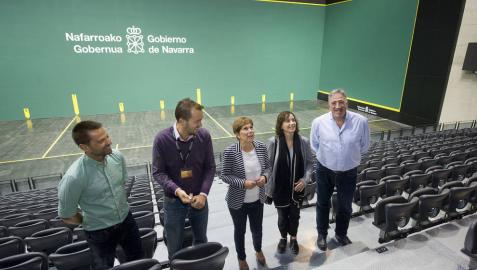 Uxue Barkos y Joseba Asiron, de visita por el Navarra Arena