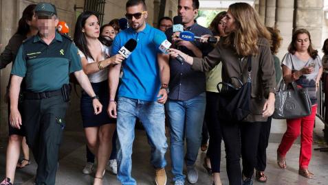 Los integrantes de 'La Manada' se han presentado este lunes por la mañana ante el juzgado de guardia de Sevilla.