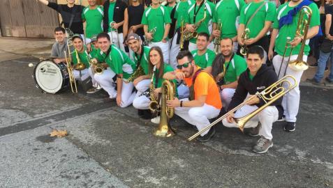 La charanga Jurramendi suena al sur de Montejurra
