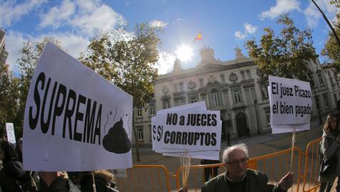 Los bancos no pagarán el impuesto de hipotecas con Iglesia, Estado y partidos