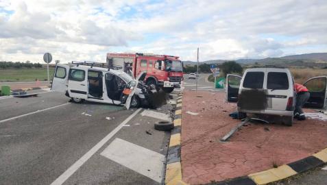 Cuatro heridos en un accidente entre dos vehículos en Allo