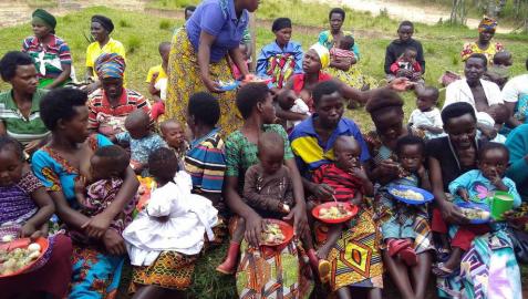 Trece viajeros, nueve de ellos navarros, viajaron al distrito ruandés de Gankeke para conocer el trabajo de la ONGD Medicus Mundi en este pequeño país africano, y el histórico hospital de Nemba