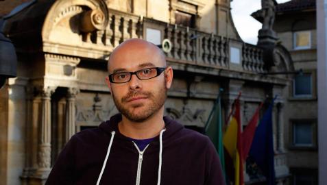 Polémica por unos tuits del concejal Armando Cuenca contra la UN y VW