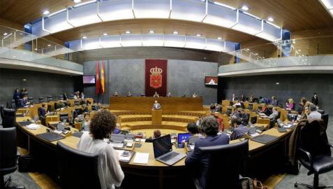 El Parlamento de Navarra no ve legitimada una declaración unilateral de independencia en Cataluña El Parlamento de Navarra no ve legitimada una declaración unilateral de independencia en Cataluña