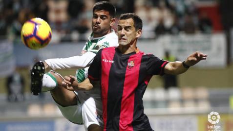 El Reus perdona al Córdoba tras un día convulso