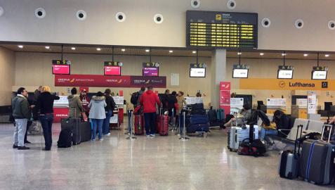 Las otras #HistoriaDeNavidad de Iberia en el aeropuerto de Pamplona