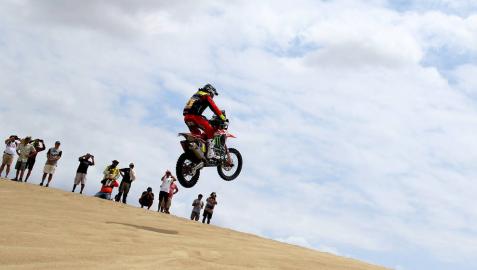 Barreda y Al-Attiyah se convierten en los primeros líderes del Dakar