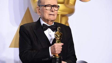 El maestro Ennio Morricone logra su primer Oscar a los 87 años