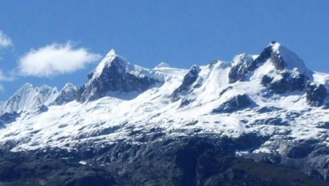 Mueren tres montañeros españoles y su guía en una avalancha en Perú