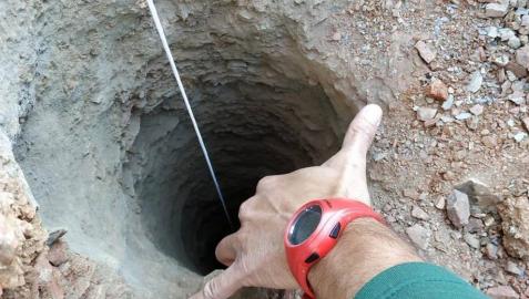 Tratan de rescatar a un niño de dos años caído en un pozo de 150 metros
en Málaga Tratan de rescatar a un niño de dos años caído en un pozo de 150 metros
en Málaga