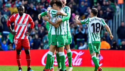 El Betis remonta ante el Girona con un gol de penalti de Canales en el descuento