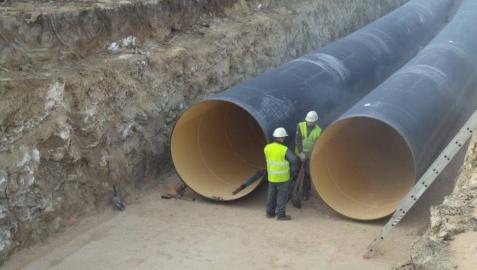 La ampliación del Canal de Navarra, como muestra la imagen, ya utilizó el sistema de dos tuberías soterradas para llevar agua hacia el Arga y el Ega.