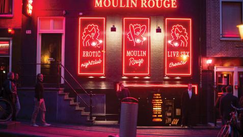 Nuevas reglas en el Barrio Rojo de Ámsterdam: no fotografiar ni mirar a las prostitutas