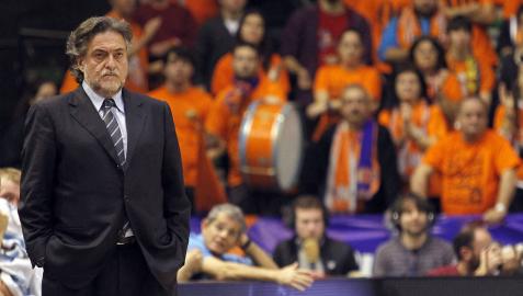 Pepu Hernández, en el banquillo de Estudiantes.