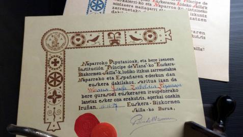 Diplomas de 1957 otorgados a niños y niñas navarras por la Diputación Foral de Navarra por saber vascuence.