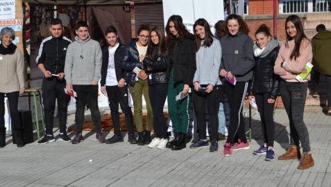 Estudiantes premiados en el IES Barañáin por su trabajo en el proyecto solidario del centro