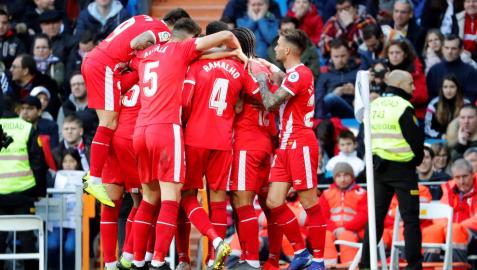 Los jugadores del Girona celebran el primer gol conseguido ante el Real Madrid.