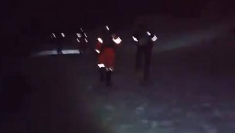 Bomberos, durante la operación de rescate.