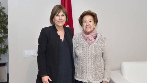 Uxue Barkos y Lucía Odria, en el despacho presidencial.