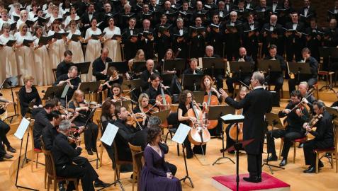 El Orfeón Pamplonés cerraba este sábado con una lluvia de aplausos su participación en las Noches Blancas de San Petersburgo tras dos conciertos que pusieron en pie al público del Mariinsky Concert Hall.