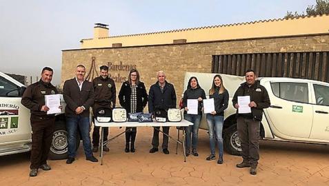 La comunidad de Bardena suma dos desfibriladores más al que ya tenía