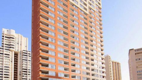 Desalojan a 244 personas por un fuego en la planta 14 de un hotel en Benidorm