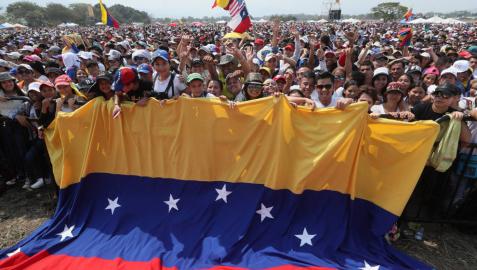 Conciertos a favor y en contra de Maduro en medio de tensión en la frontera