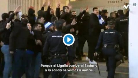 Los ultras del Zaragoza, a su llegada a El Sadar: