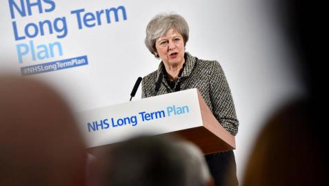 Aumenta la presión sobre May para que acepte aplazar el