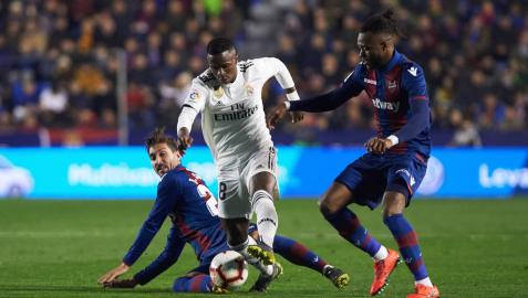 Doukouré se lesionó el ligamento de la rodilla en el penalti a Casemiro