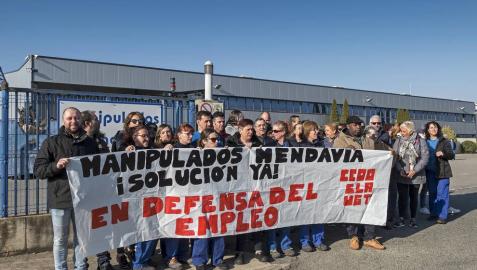 Concentración de protesta celebrada este martes por parte de la plantilla de Manipulados Mendavia.