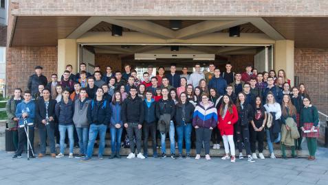 Alumnos de Bachillerato y ESO pertenecientes a 17 centros educativos participantes en la Olimpiada de Filosofía.